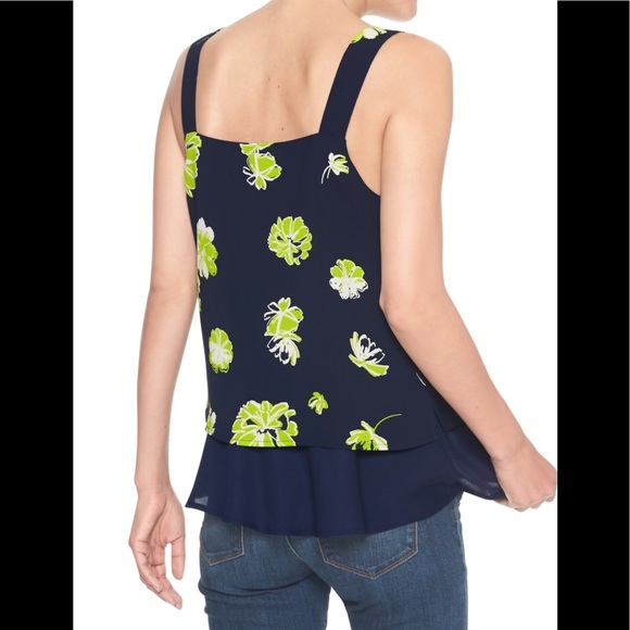 Banana Republic Print Layered Top 5 ⭐️ - Picture 3 of 4